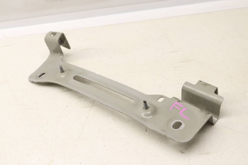Fender Mount Bracket 4M0821431 — Used (SKU 532646)