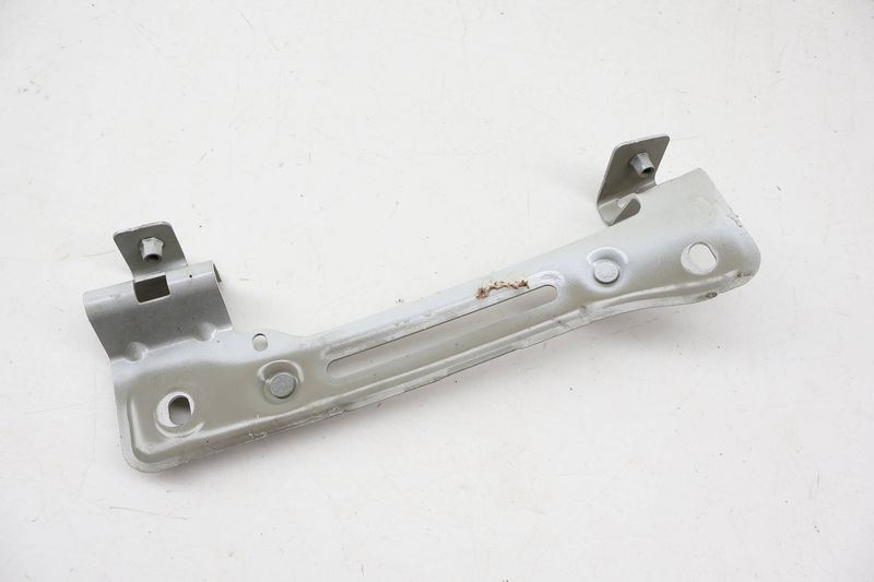 Fender Mount Bracket 4M0821431 — Used (SKU 731749)