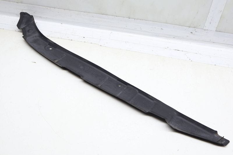 Inner Fender End Plate / Cover 4M0821111 — Used (SKU 705116)