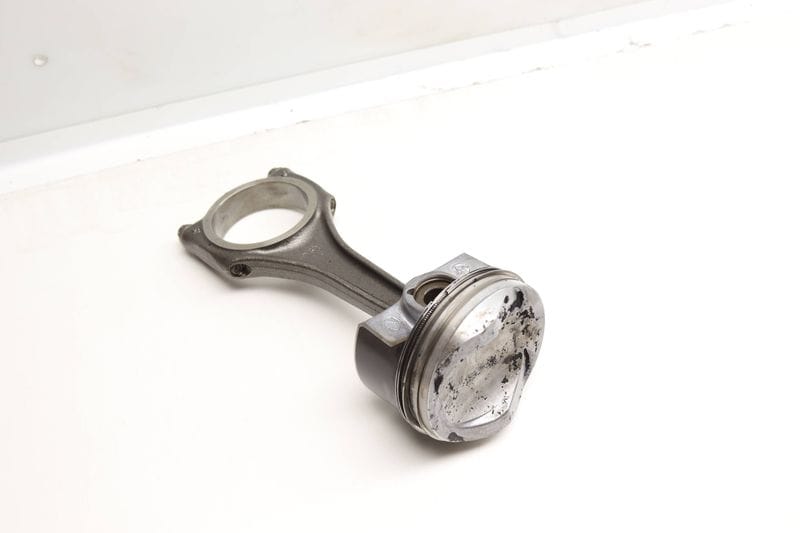 Piston w/ Connecting Rod 06E107065EE — Used (SKU 601497)