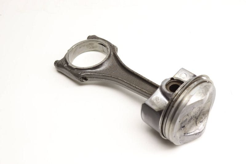 Piston w/ Connecting Rod 06E107065EE — Used (SKU 601498)