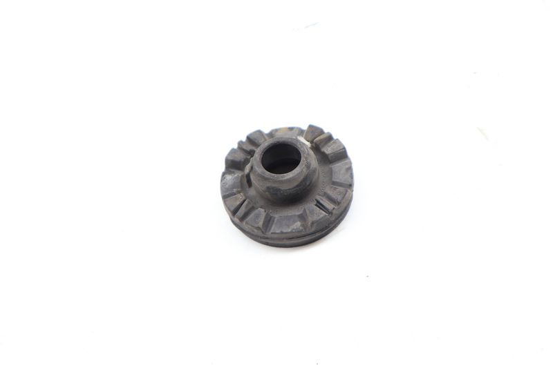 Lower Radiator Rubber Mount 4M0121275A — Used (SKU 692682)