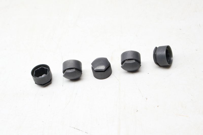 Lug Nut / Bolt Cover / Cap Set (5) 4M0601173 — Used (SKU 692697)