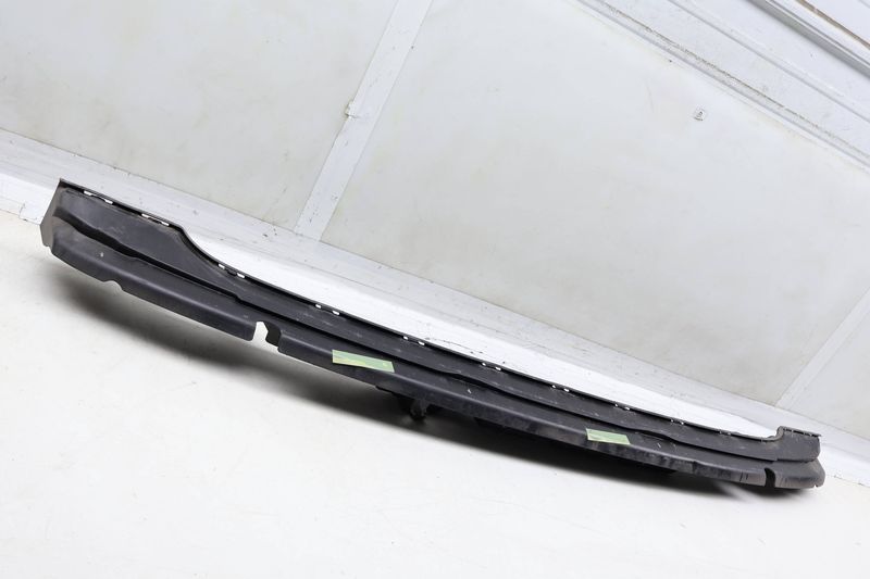 Center Bumper Guide / Bracket 4M0807458 — Used (SKU 705210)
