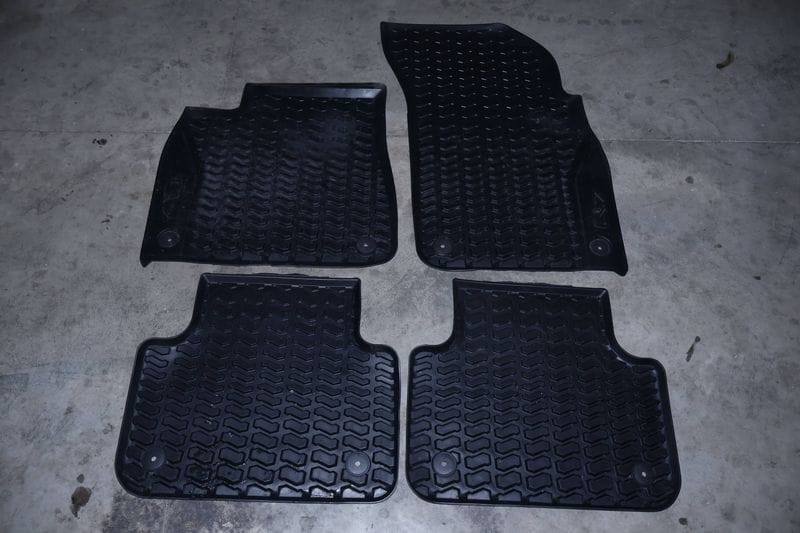 Complete Rubber Floor Mat Set 4M1061501 — Used (SKU 705205)