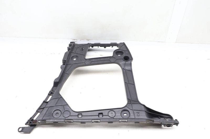Bumper Guide / Mount Bracket 4M0807454 — Used (SKU 647135)