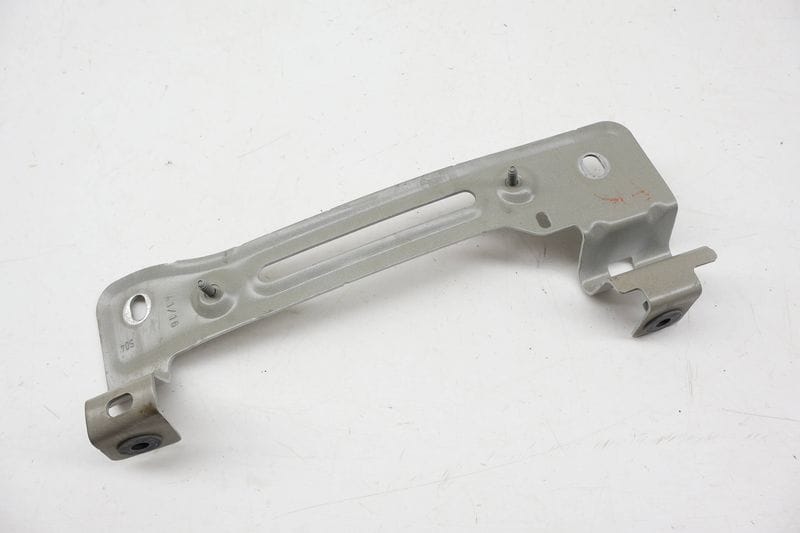 Fender Mount Bracket 4M0821432 — Used (SKU 731750)