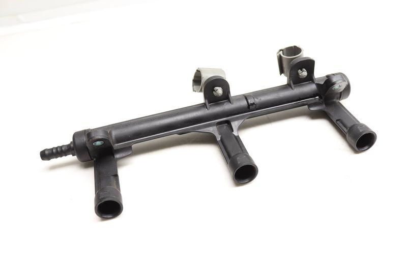 Fuel Injector Rail / Tube 06E133682C — Used (SKU 550821)