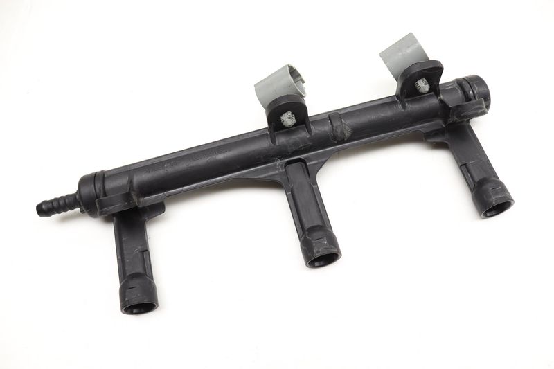 Fuel Injector Rail / Tube 06E133682C — Used (SKU 601544)