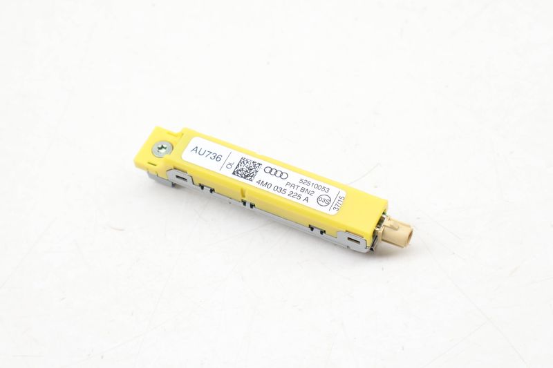 Upper Antenna Booster 4M0035225A — Used (SKU 646869)