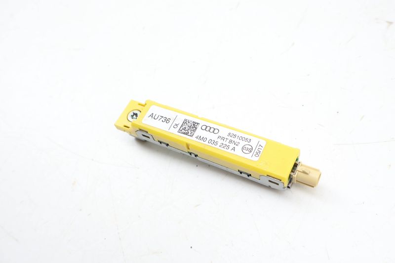 Upper Antenna Booster 4M0035225A — Used (SKU 692567)