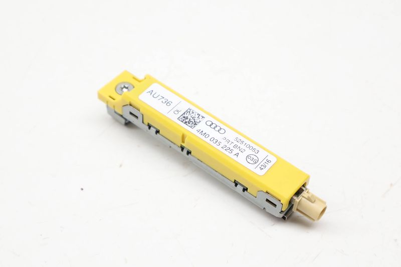 Upper Antenna Booster 4M0035225A — Used (SKU 731351)