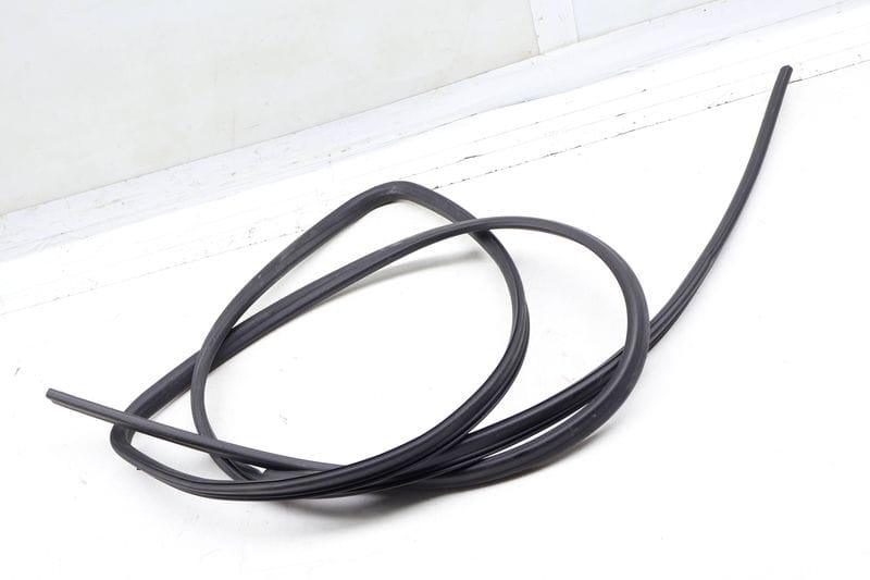 Sun Roof Seal / Weather Stripping (INNER) 4M0877439 — Used (SKU 705172)