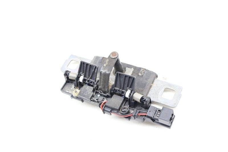 Trunk Latch Striker Plate 80A827507 — Used (SKU 692657)