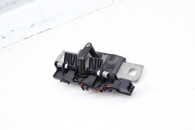 Trunk Latch Striker Plate 80A827507 — Used (SKU 704897)