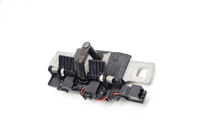 Trunk Latch Striker Plate 80A827507 — Used (SKU 731406)