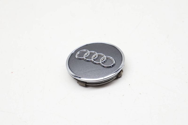 Wheel Center Cap 8W0601170 — Used (SKU 731474)