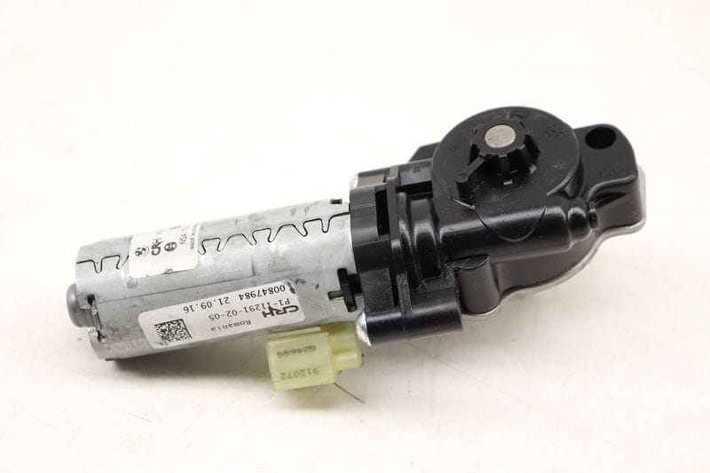 Rear Tilt / Height Seat Motor w/ Transmission 52107328697 — Used (SKU 498779)