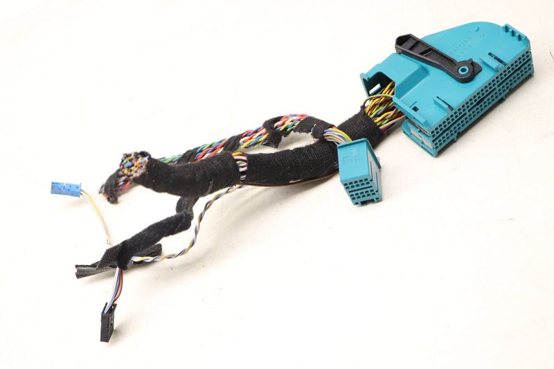 104-PIN Airbag Module Wiring Connector / Pigtail 65779208211 — Used (SKU 539588)