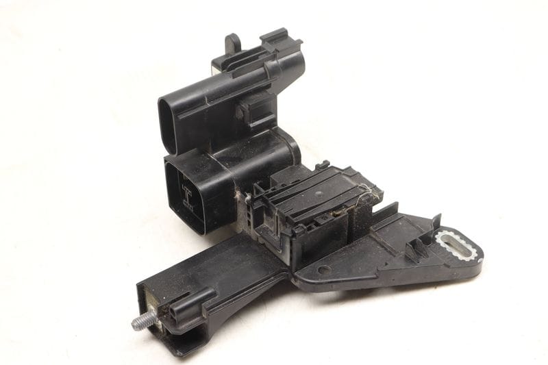 Ignition Distributor / Battery Terminal 61149356157 — Used (SKU 539795)