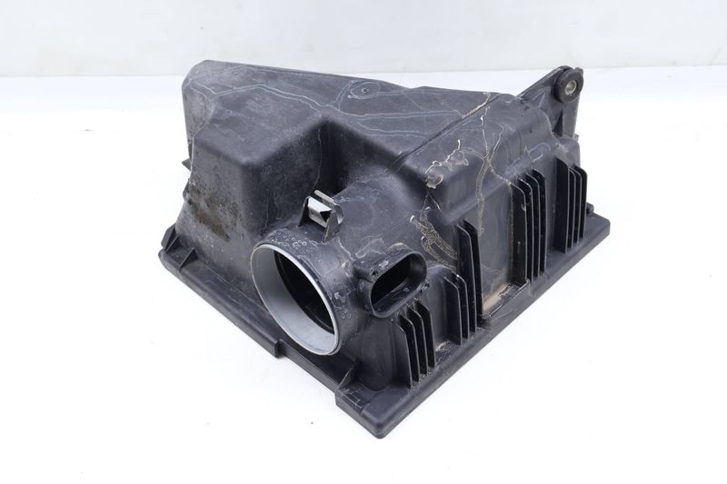 Engine Air Filter Box / Housing (REAR HALF) 13717616932 — Used (SKU 632240)