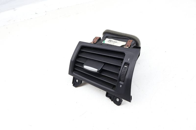 Dash Air Vent 64229217441 — Used (SKU 665915)