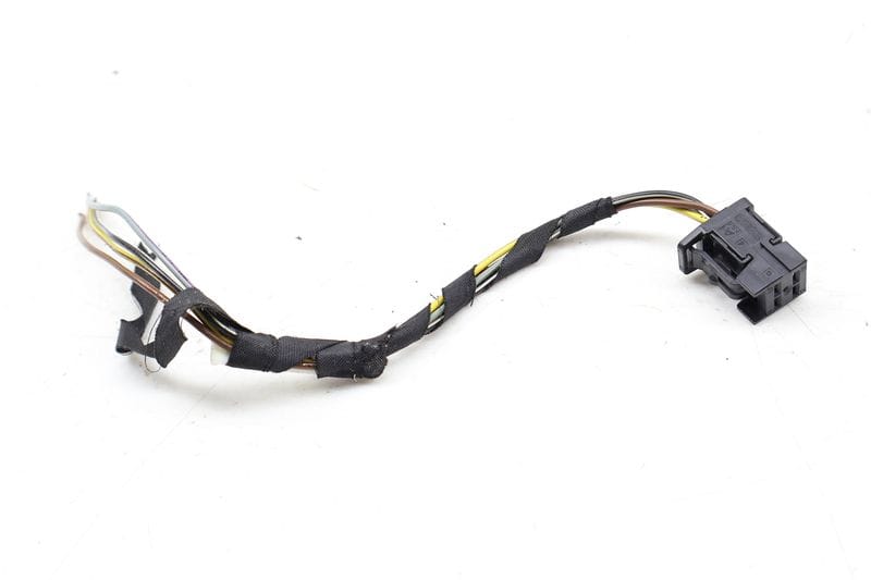 Inner Tail Light / Lamp Wiring Connector Pigtail — Used (SKU 666083)