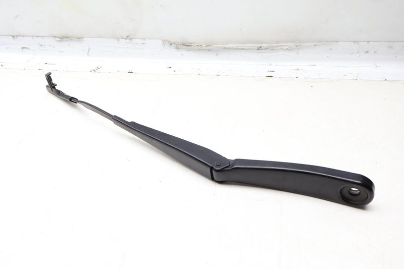 Windshield Wiper Arm 61617213271 — Used (SKU 666153)