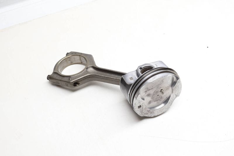 Piston w/ Connecting Rod 11258629946 — Used (SKU 666158)