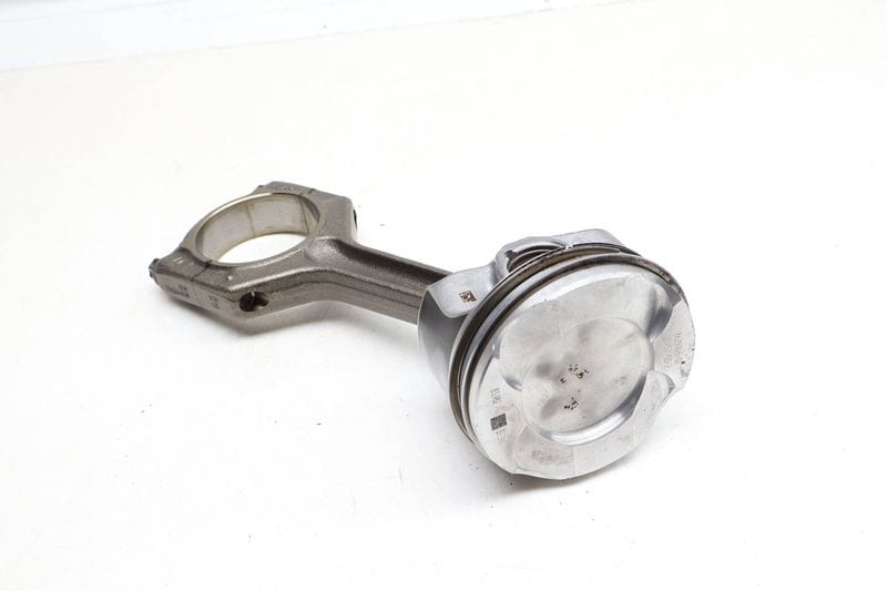 Piston w/ Connecting Rod 11258629946 — Used (SKU 666161)