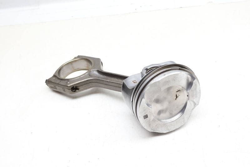 Piston w/ Connecting Rod 11258629946 — Used (SKU 666162)