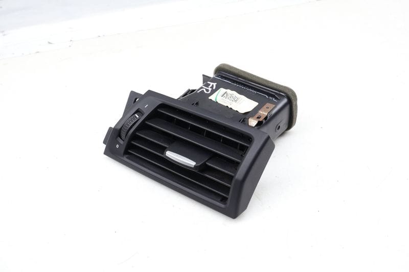 Dash Air Vent 64229217442 — Used (SKU 665916)