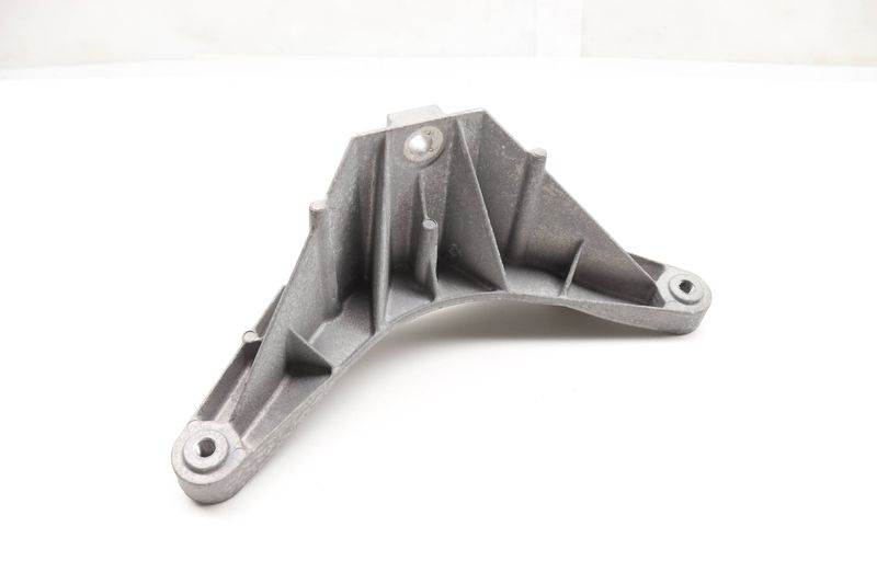 Center Engine Firewall Bracket 51717328324 — Used (SKU 563717)