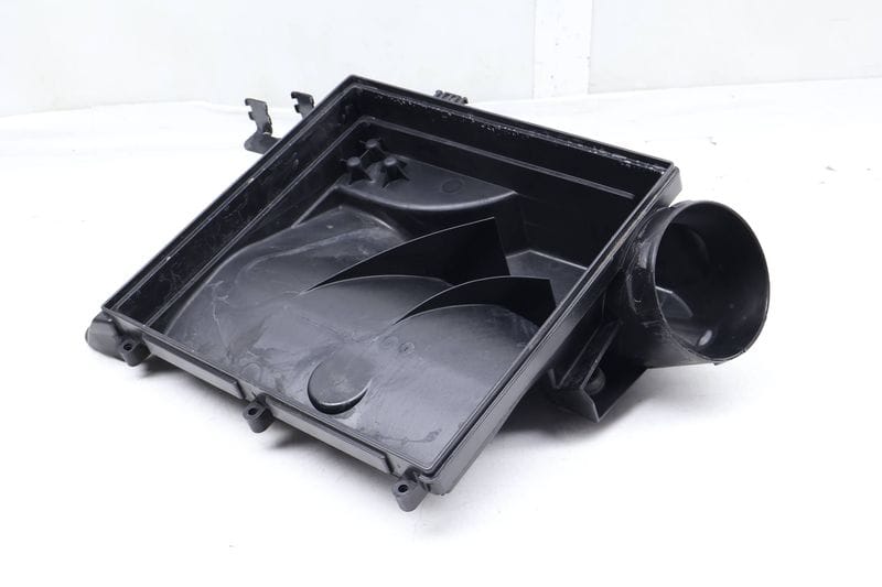 Engine Air Filter Housing / Box (LOWER) 13717583713 — Used (SKU 667043)