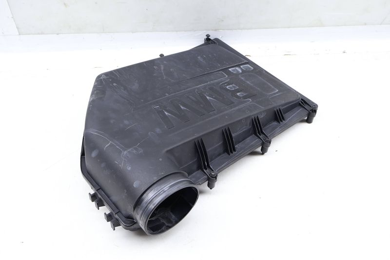 Engine Air Filter Housing / Box (UPPER) 13717583713 — Used (SKU 644073)