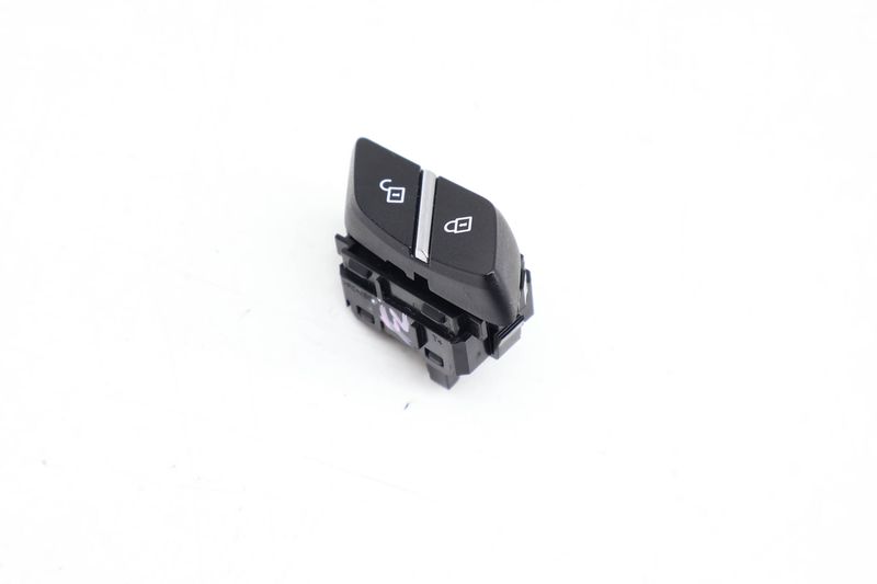Door Lock / Unlock Switch Button 61316801351 — Used (SKU 666852)
