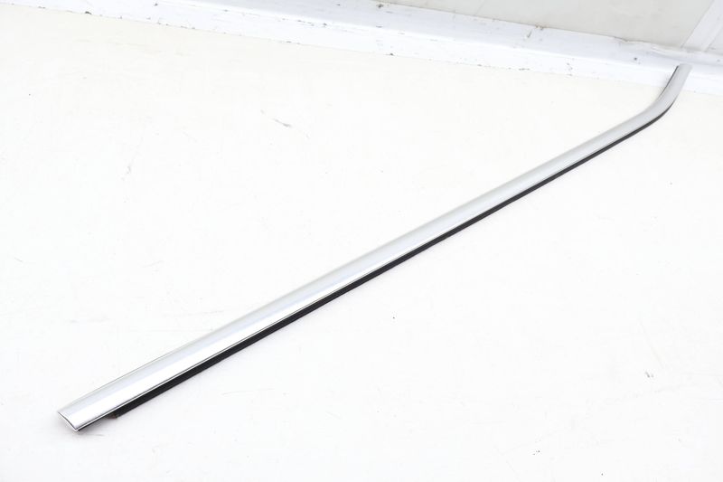 Exterior Door Window Slot Seal / Trim 51337289622 — Used (SKU 657128)