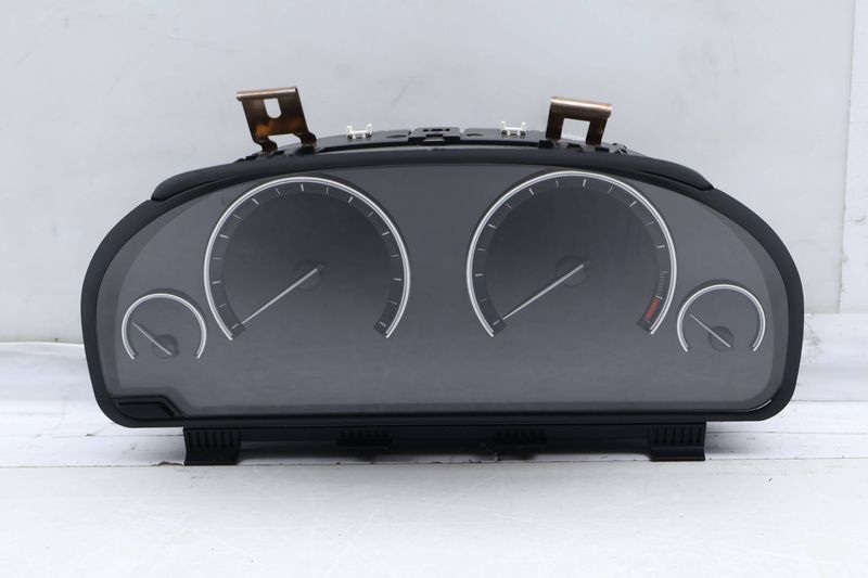 Instrument Cluster / Speedometer 62106991351 — Used (SKU 666736)