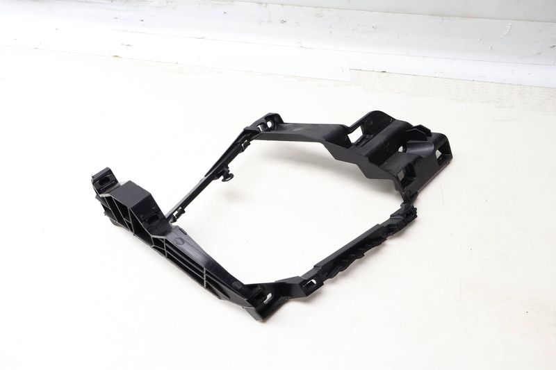 Dash Air Vent Trim Bracket / Mount 64229270516 — Used (SKU 656976)