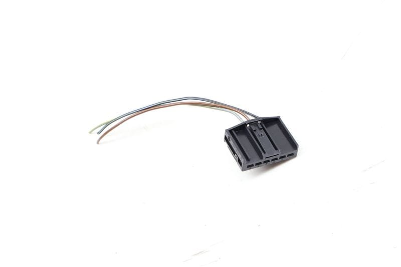 Outer Tail Light / Lamp Wiring Harness Connector / Pigtail — Used (SKU 656999)