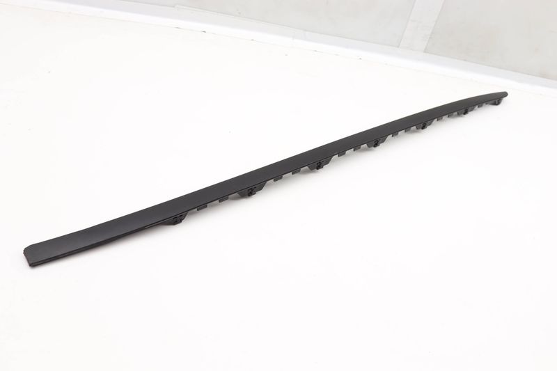 Windshield Trim 51317462205 — Used (SKU 563308)