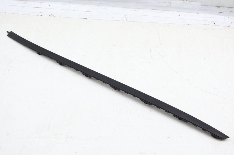 Windshield Trim 51317462205 — Used (SKU 667037)