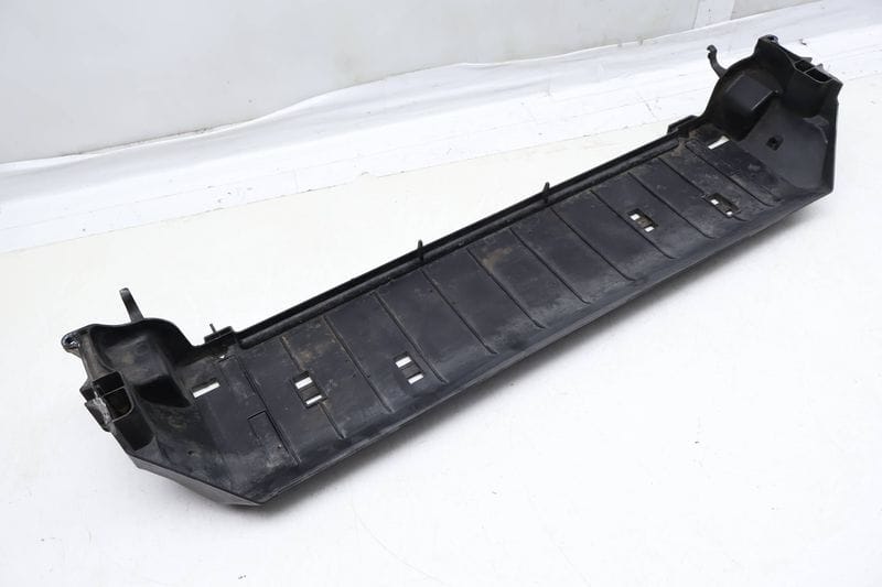 Lower Radiator Carrier Cover 17117795909 — Used (SKU 667023)