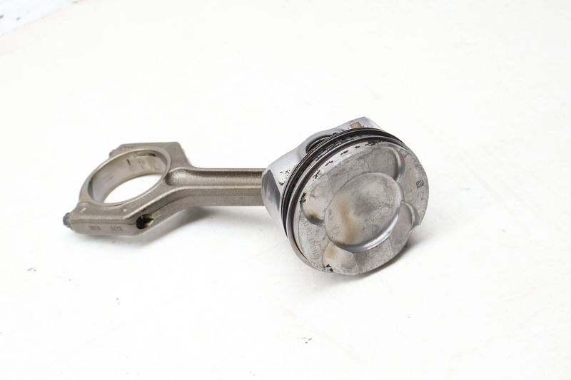 Piston / Connecting Rod 11258619196 — Used (SKU 667053)