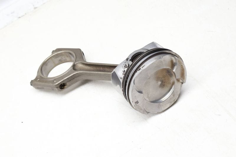 Piston / Connecting Rod 11258619196 — Used (SKU 667055)