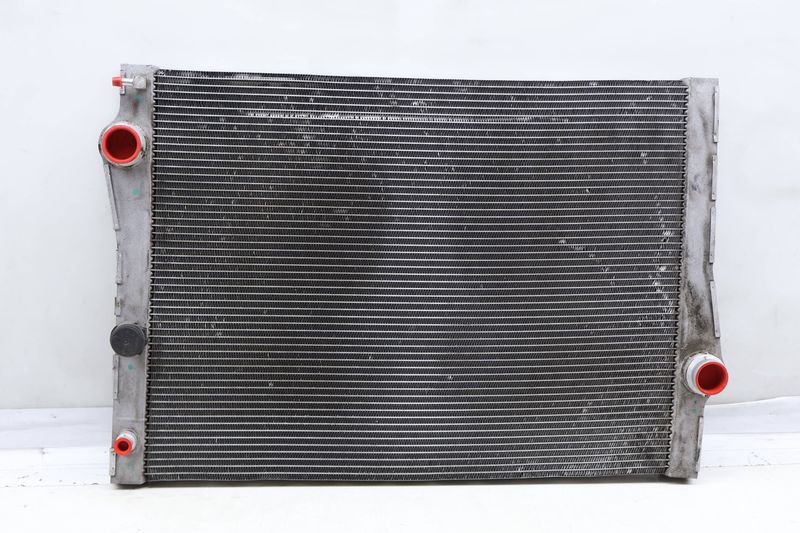 Radiator 17117807624 — Used (SKU 667066)