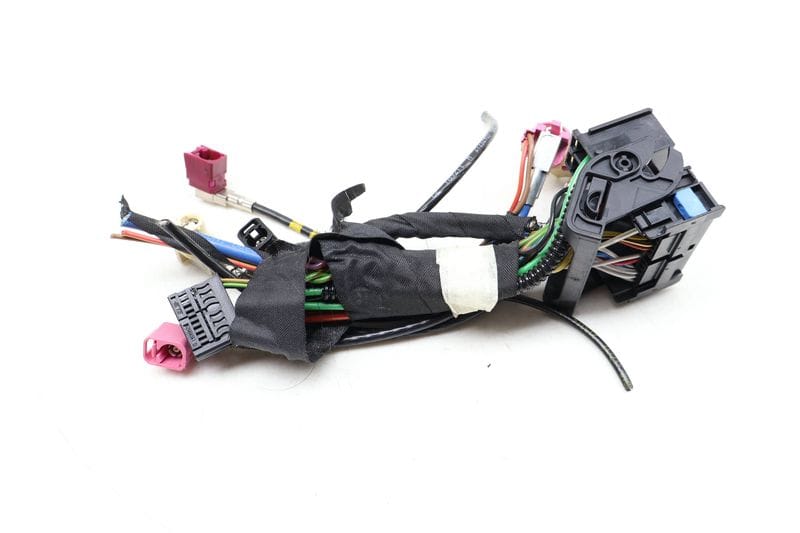Radio / NAV Receiver Headunit Wiring Connector / Pigtail — Used (SKU 656935)