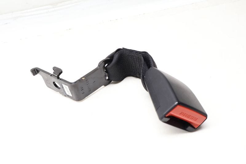 Center Seat Belt Buckle / Receiver 72117318063 — Used (SKU 644024)