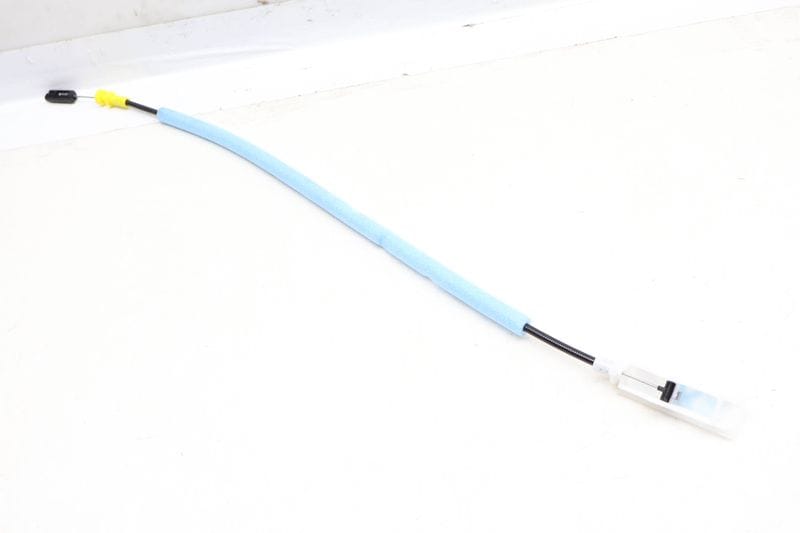 Interior Door Handle Release / Bowden Cable 51227293622 — Used (SKU 644033)