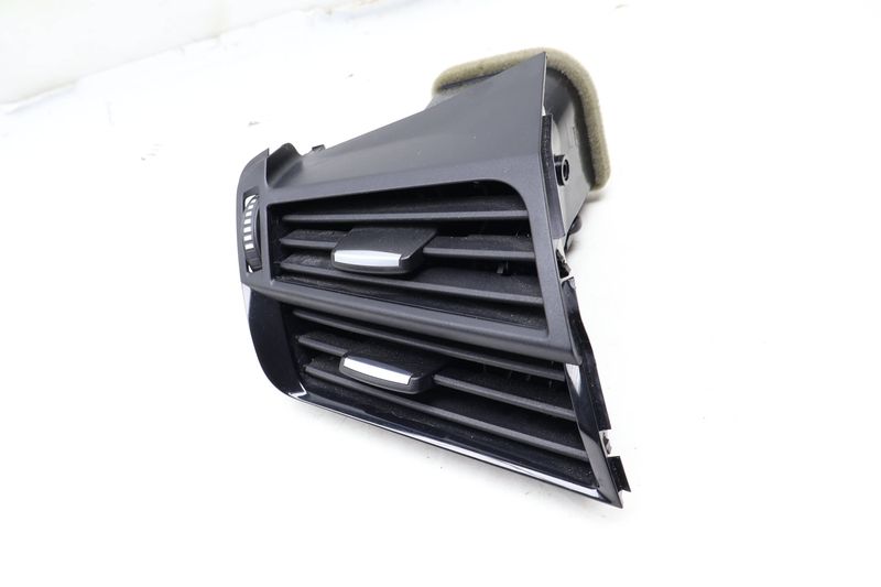 Dash Air Vent 64229270517 — Used (SKU 656951)